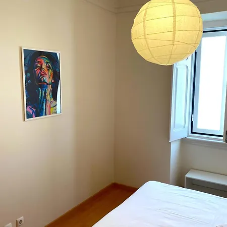 Homely Flat With Patio Near Airport - Oha Ii Lisboa