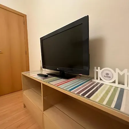 Homely Flat With Patio Near Airport - Oha Ii Apartamento