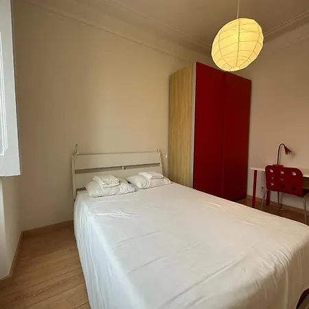 Homely Flat With Patio Near Airport - Oha Ii Lisboa