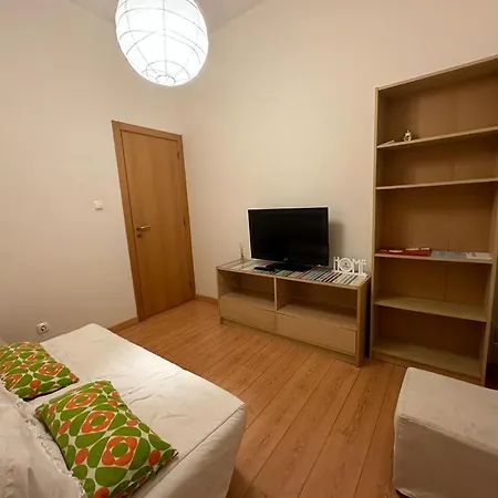 Homely Flat With Patio Near Airport - Oha Ii Lisboa
