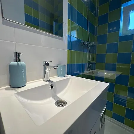 Homely Flat With Patio Near Airport - Oha Ii * Lisboa