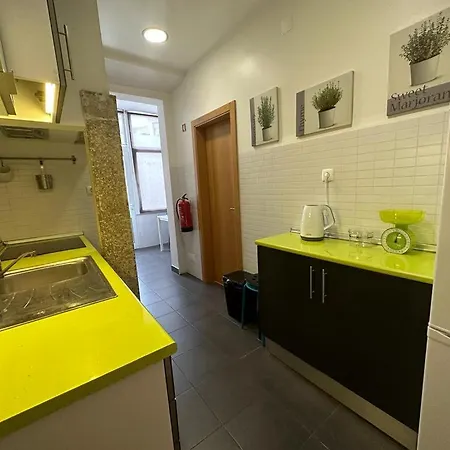 Apartamento Homely Flat With Patio Near Airport - Oha Ii *