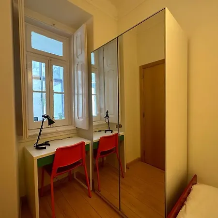 Apartamento Homely Flat With Patio Near Airport - Oha Ii