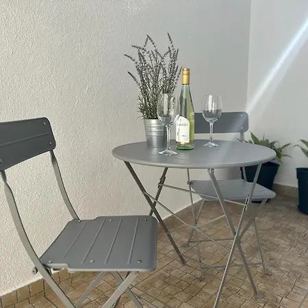 Homely Flat With Patio Near Airport - Oha Ii * Lisboa