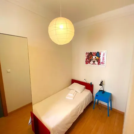 Apartamento Homely Flat With Patio Near Airport - Oha Ii