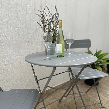 Homely Flat With Patio Near Airport - Oha Ii * Lisboa